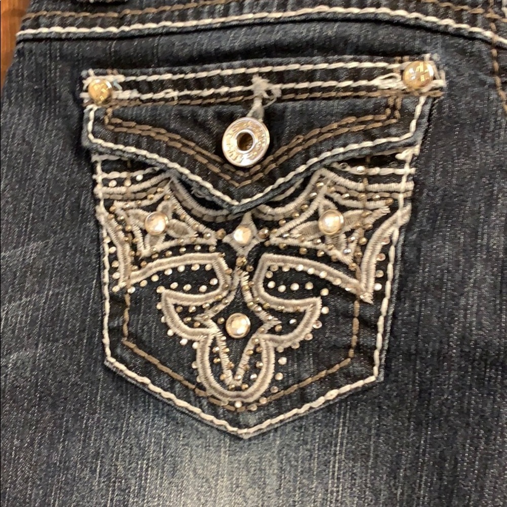 Jean Capri - Picture 3 of 6